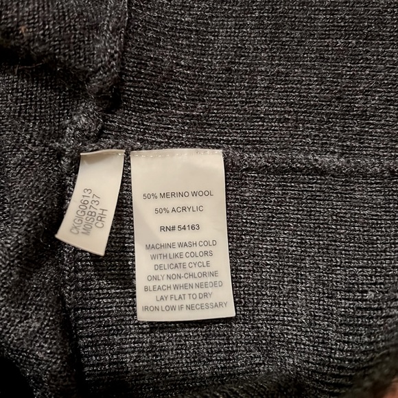 Fits small or medium better. Universal for all occasions . Very flattering+ 🎁 - Picture 6 of 6